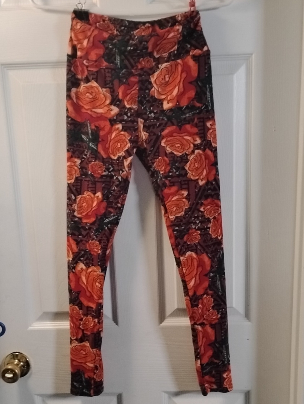 LuLaRoe Red/Orange And Black Rose Print Leggings